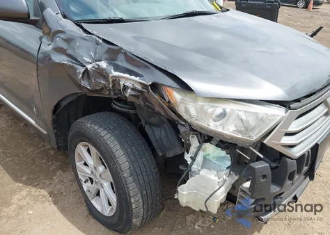 2013 Toyota Highlander Se V6 z USA, uszkodzony, nr VIN 5TDBK3EH0DS249551